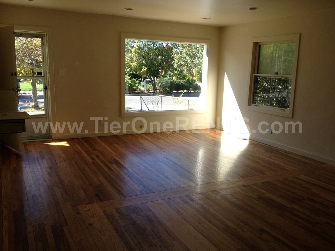 1381 Emery St - Photo 3 of 14