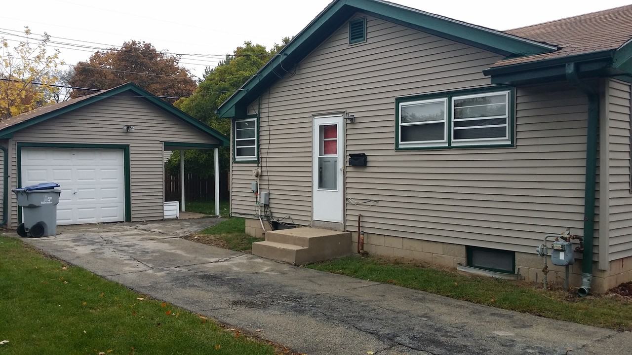 8016 W Lynmar Terrace - Photo 3 of 19