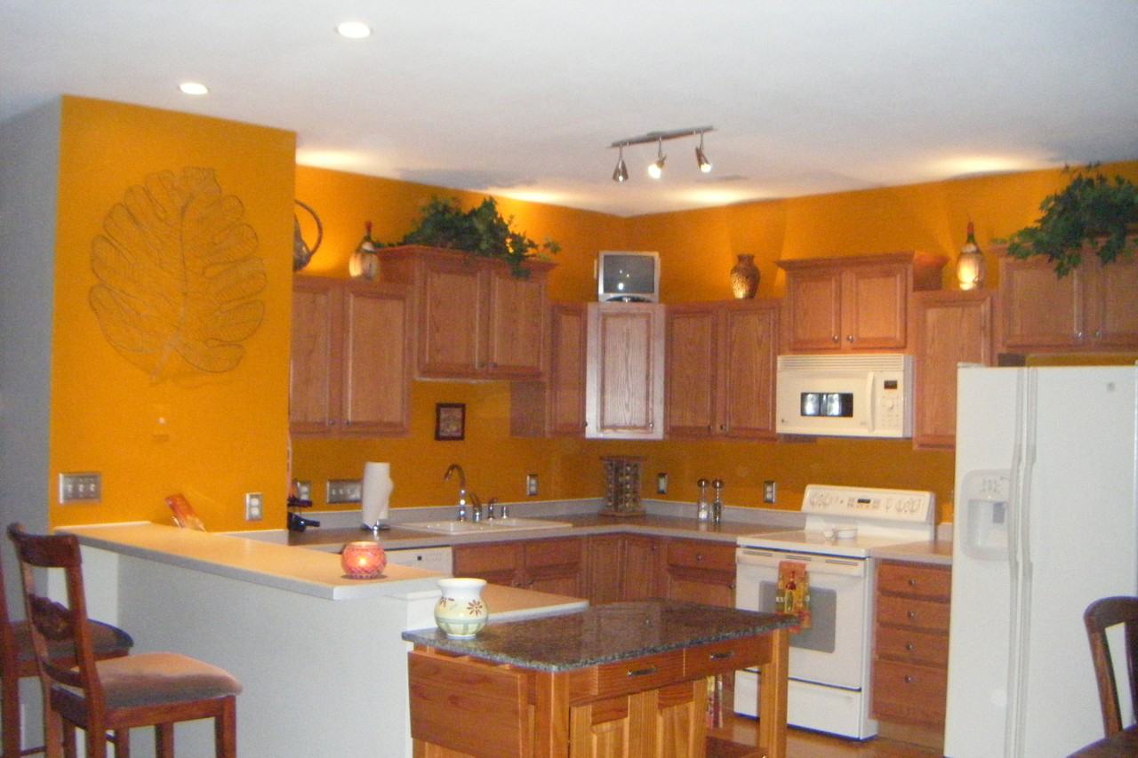 8624 Roxbury Way - Photo 3 of 8