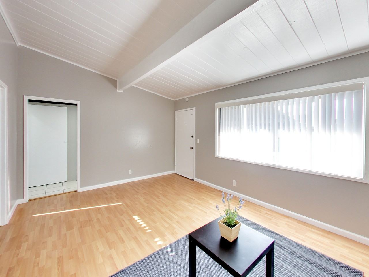 2554 E 16th St #11 - Photo 3 of 12