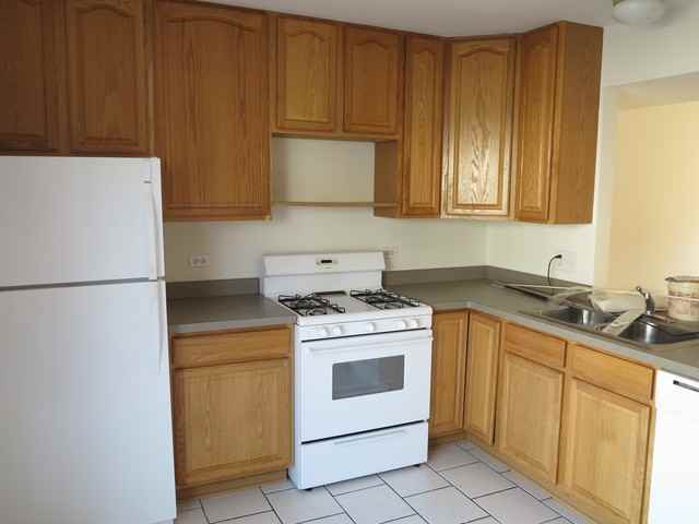 667 W Liberty St #E - Photo 2 of 4