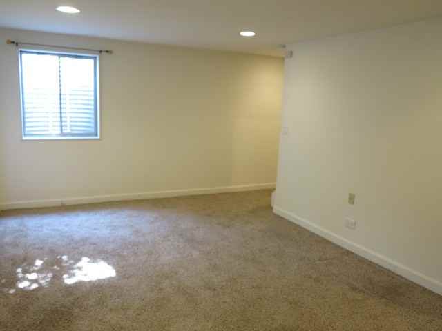 667 W Liberty St #E - Photo 3 of 4