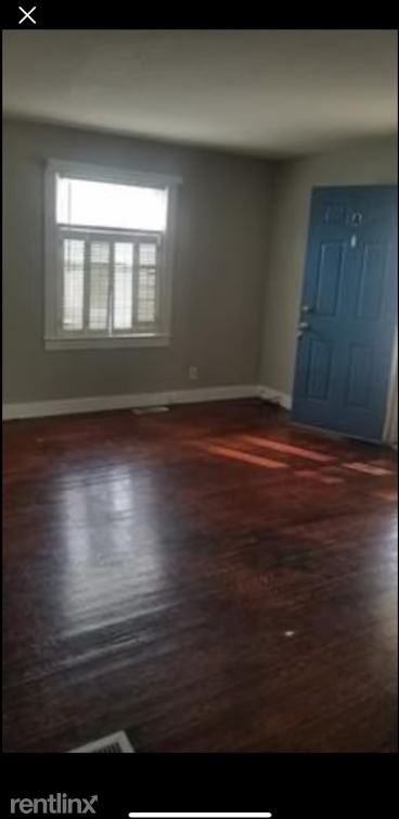 200 E 15th St A - Photo 2 of 12