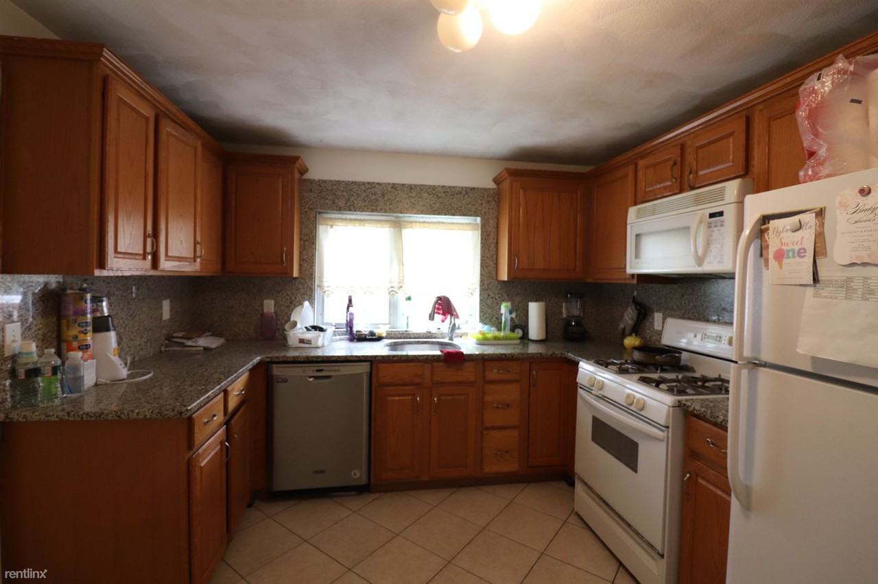 744 Boylston St - Photo 2 of 14