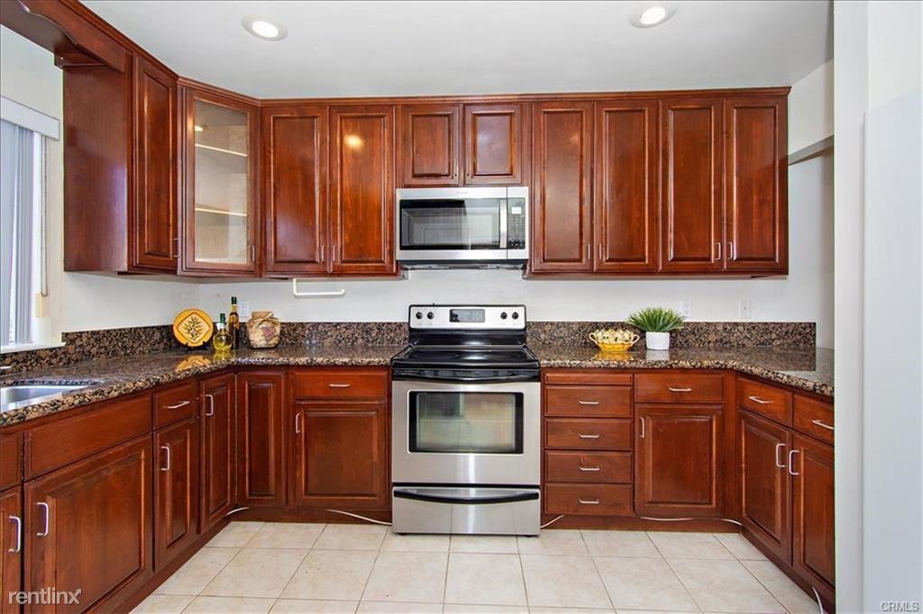 28129 Ridgethorne Ct #34 - Photo 2 of 10