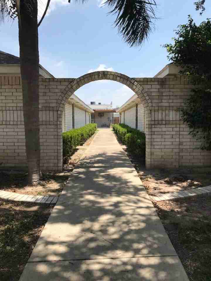 1913 Summer Breeze Rd - Photo 2 of 7