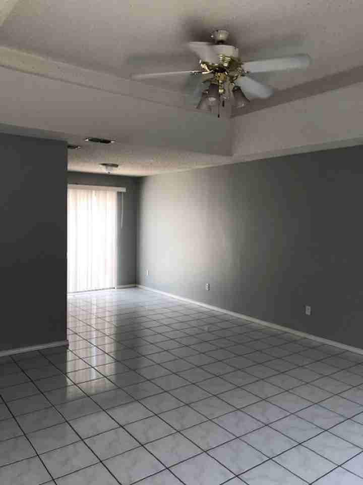 1913 Summer Breeze Rd - Photo 3 of 7