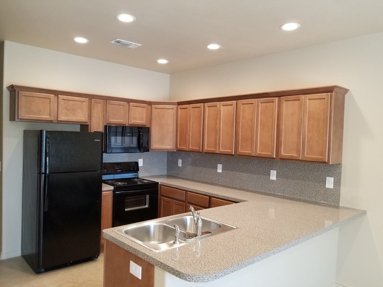 711 Renfro Dr #B - Photo 3 of 8