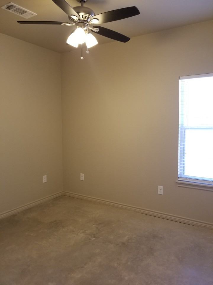 711 Renfro Dr #B - Photo 4 of 8