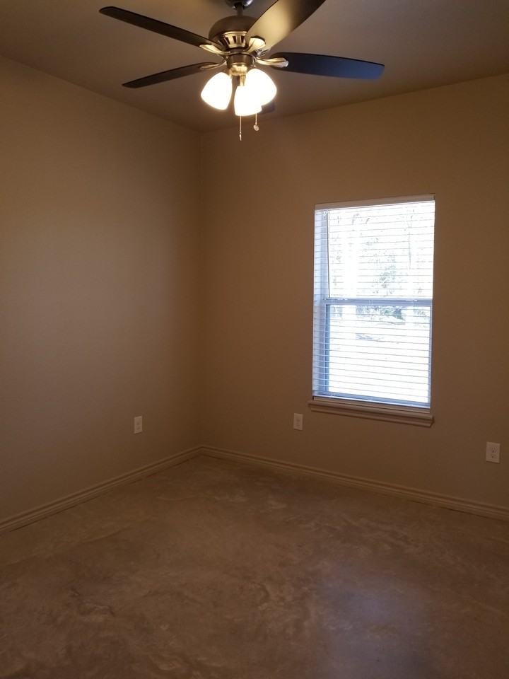 711 Renfro Dr #B - Photo 5 of 8