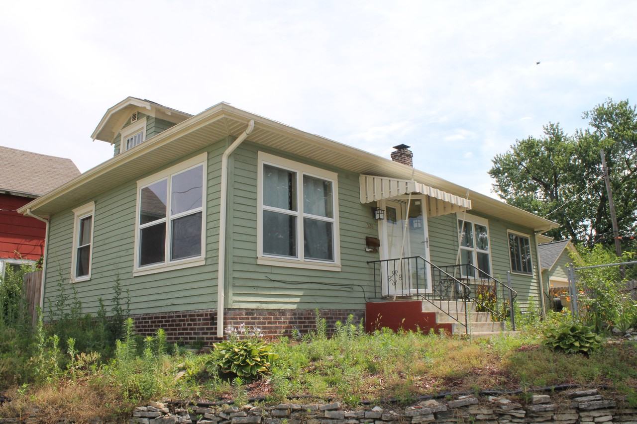 526 S Frances St, South Bend, IN 46617 2 Bedroom Apartment for Rent