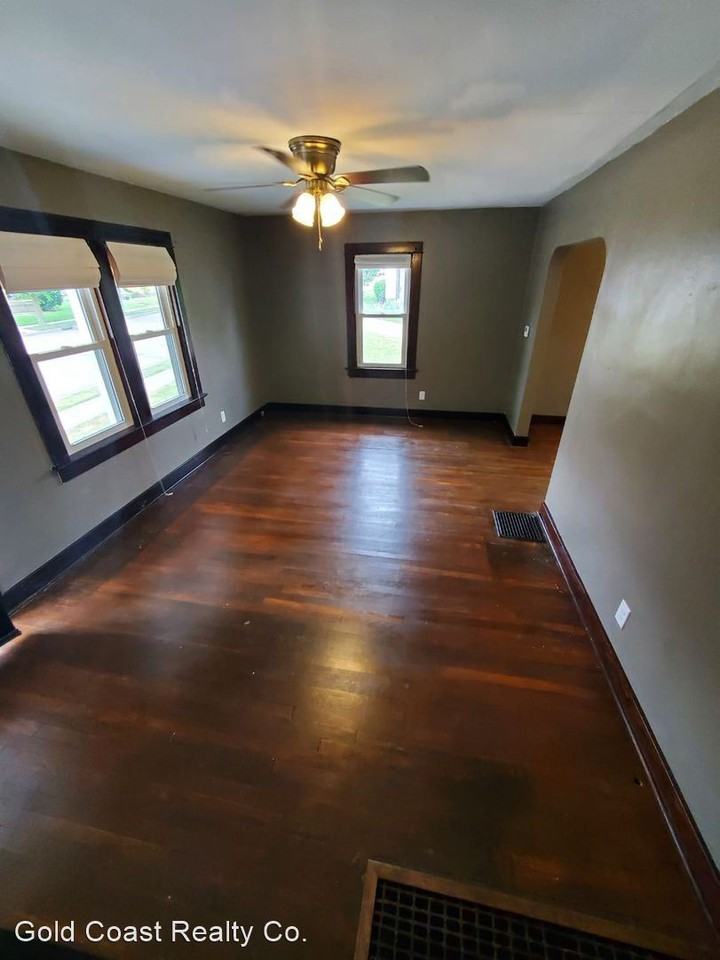 32 Western Ave - Photo 3 of 23