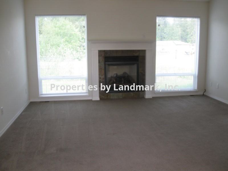 181 Independence Dr - Photo 2 of 8