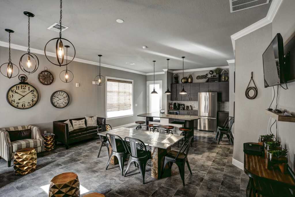 Century Ariva - Photo 2 of 20