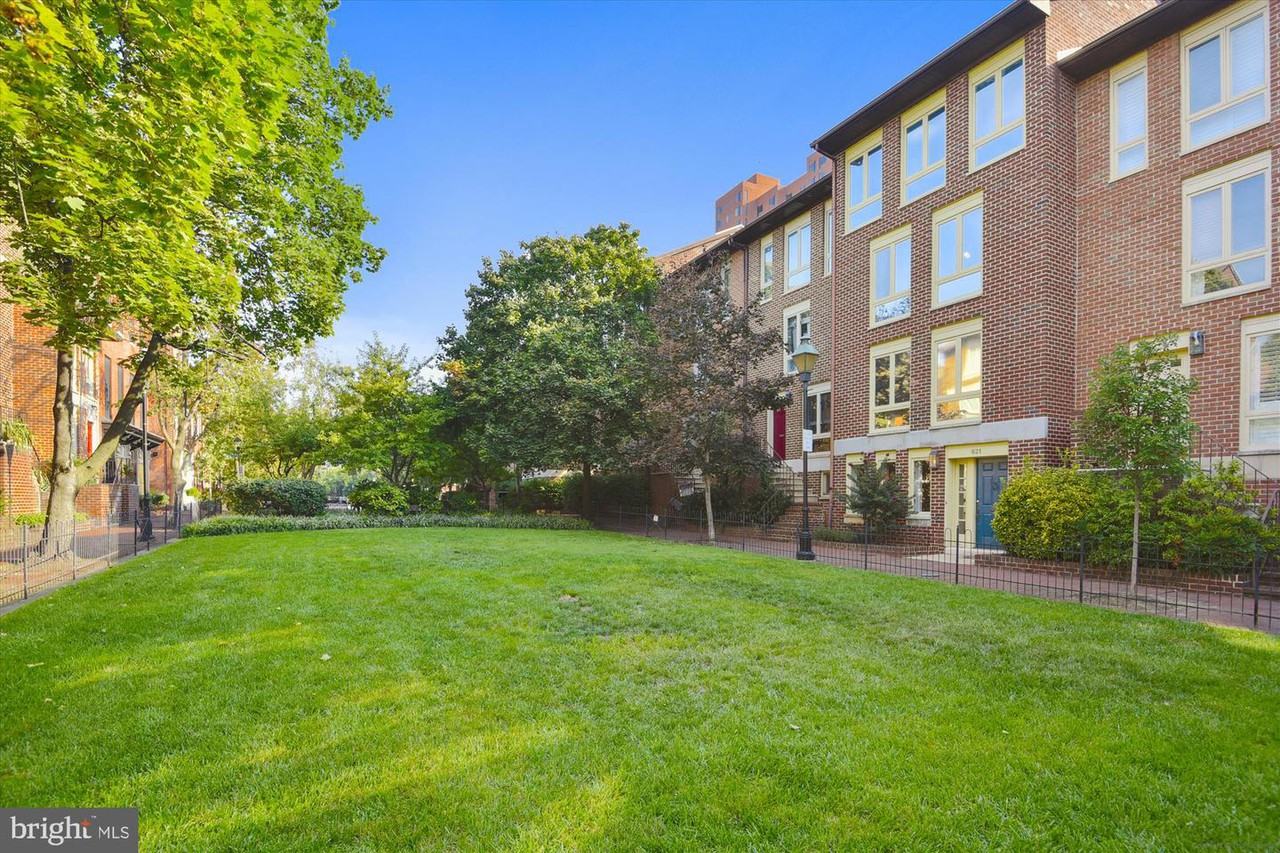 621 S Hanover St - Photo 2 of 34