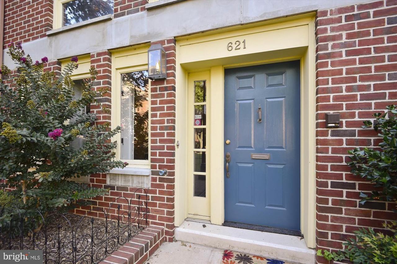 621 S Hanover St - Photo 3 of 34