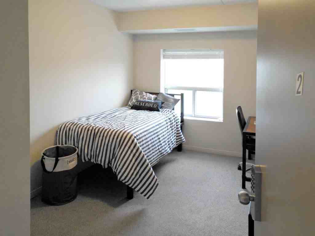 253 Lester St - Photo 2 of 4