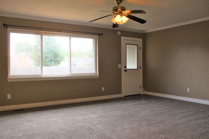 6504 N Ann Arbor Ave - Photo 3 of 19