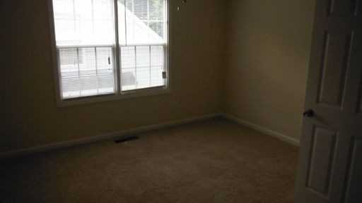 521 Lakeview Dr - Photo 2 of 6