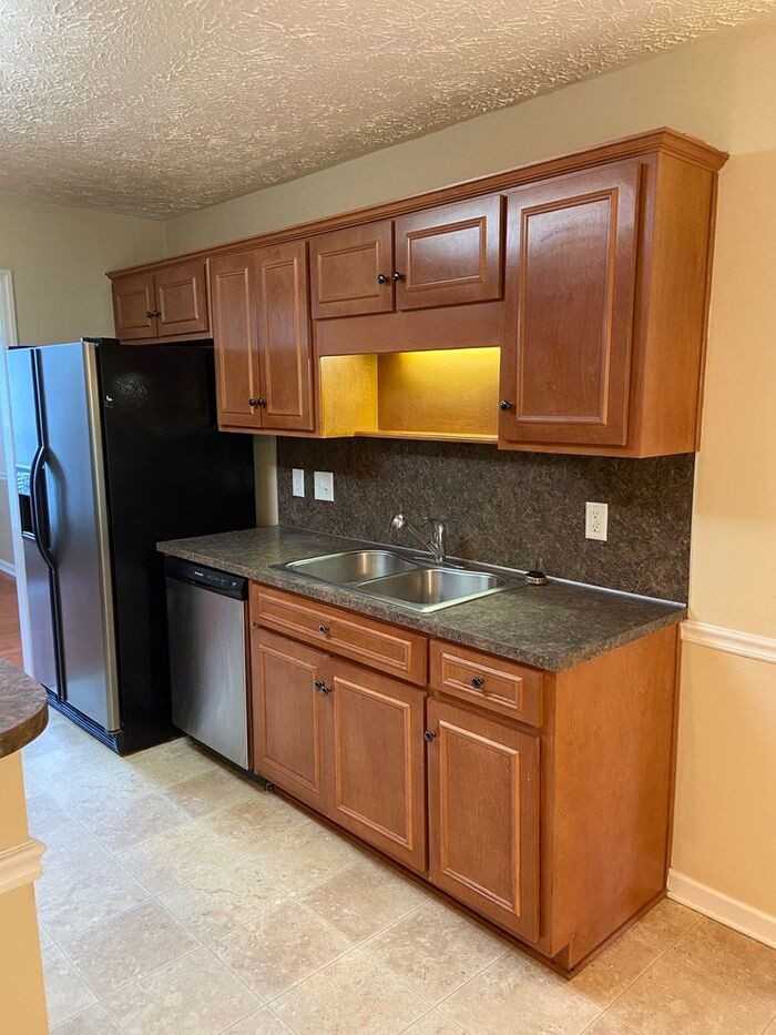 1070 Watervalley Dr - Photo 2 of 18