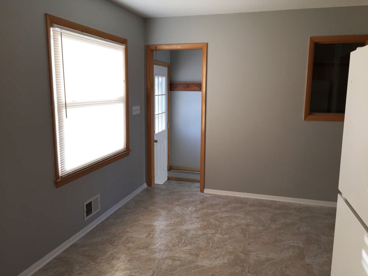 7923 W Herbert Ave - Photo 3 of 20