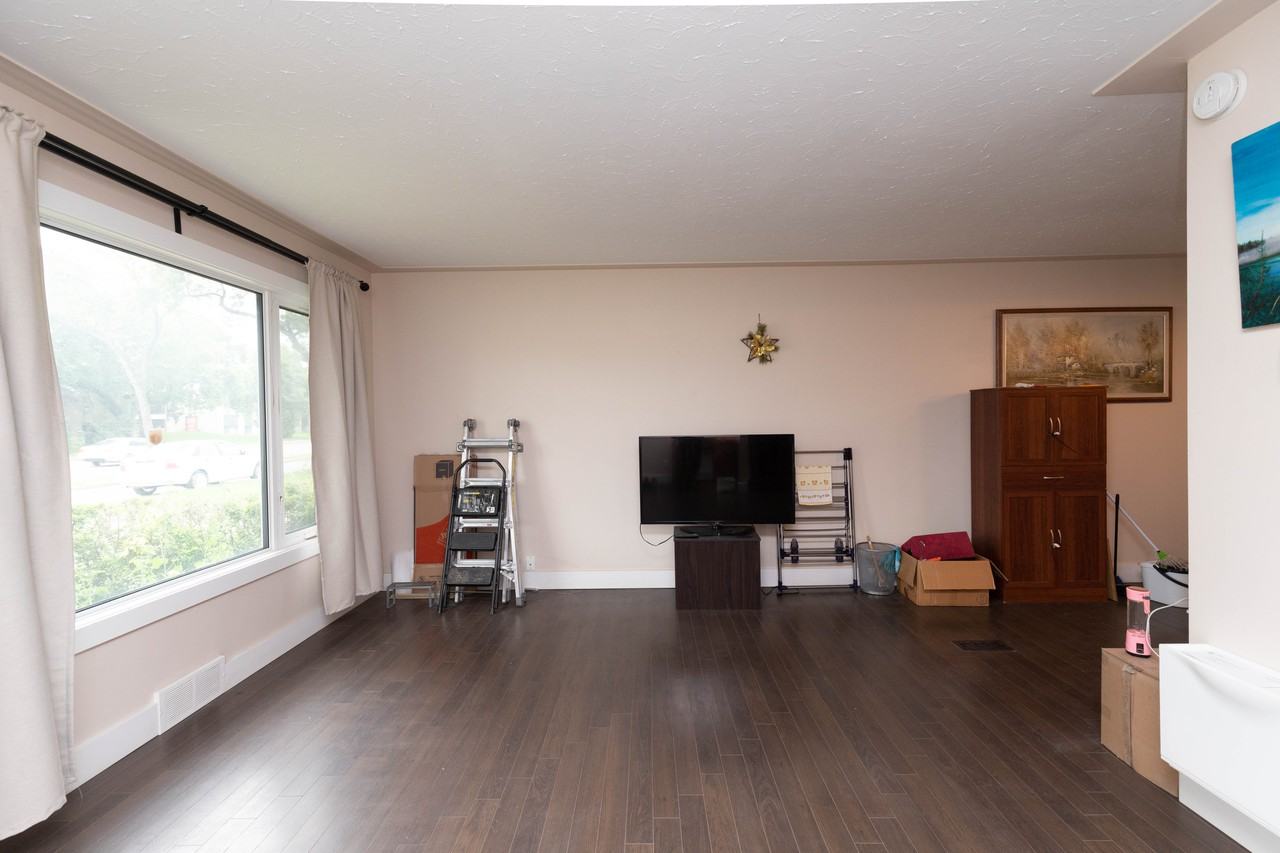 9707 149 Street - Photo 2 of 11