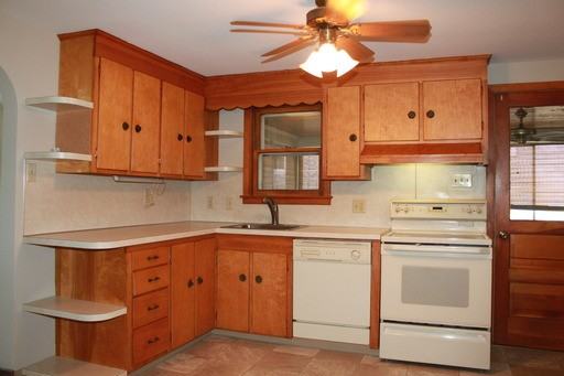 213 N Pitt St - Photo 3 of 4