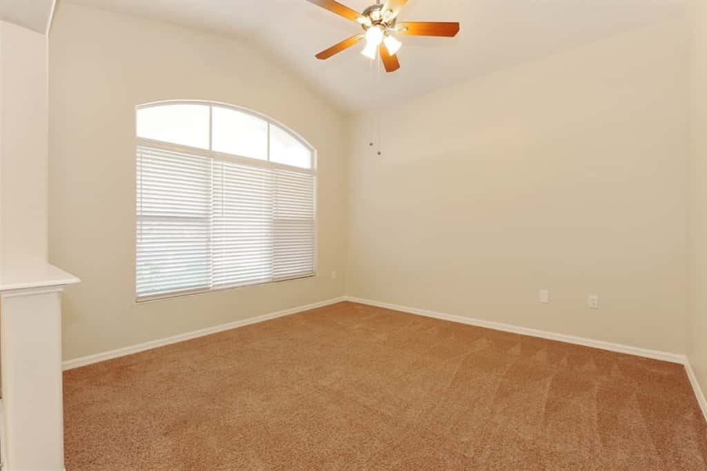 16805 Falconridge Rd - Photo 3 of 20