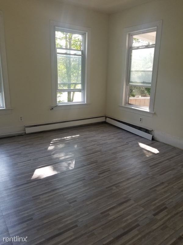 395 N Main St - Photo 2 of 9