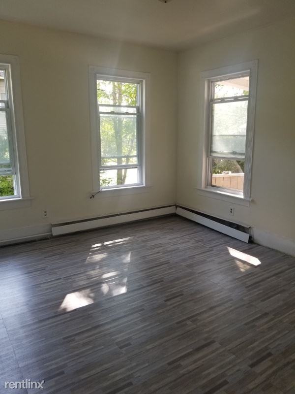 395 N Main St - Photo 3 of 9