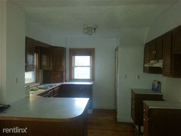 1350 Mayfield Ave NE - Photo 2 of 10