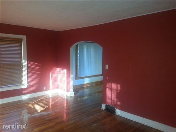 1350 Mayfield Ave NE - Photo 3 of 10