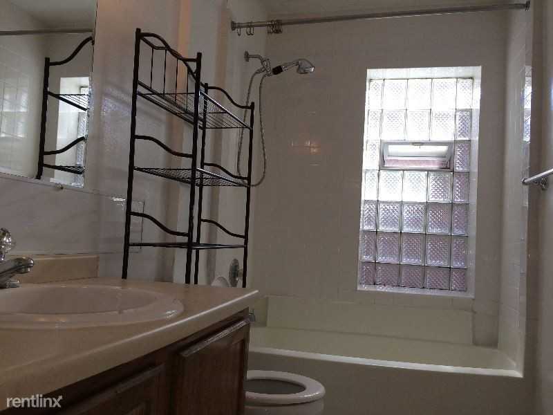 322 Ophelia St 2 - Photo 3 of 6