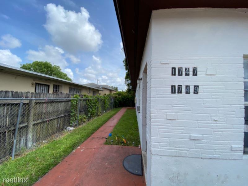 1749 Nw 40th St - Photo 2 of 21