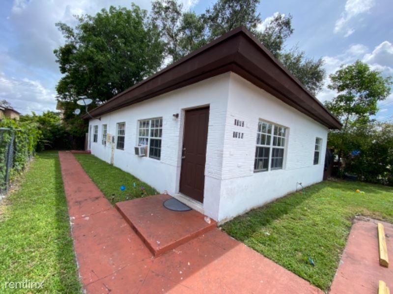 1749 Nw 40th St - Photo 3 of 21