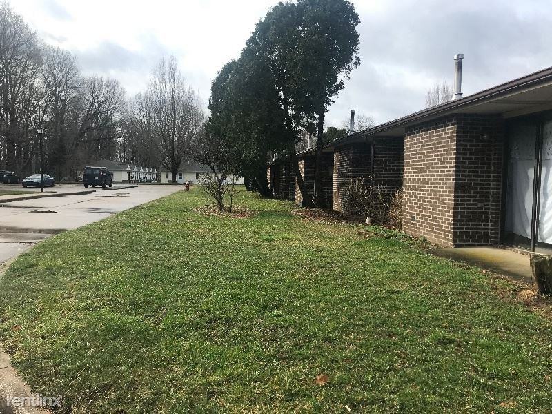 1101 Summit Gardens Blvd - Photo 2 of 10