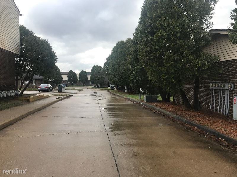 1101 Summit Gardens Blvd - Photo 3 of 10