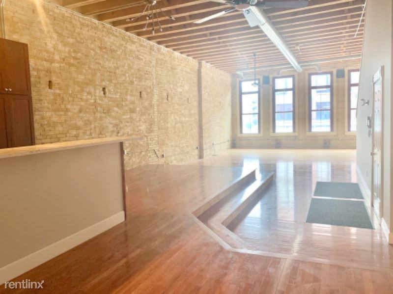 321 N Broadway - Photo 2 of 31