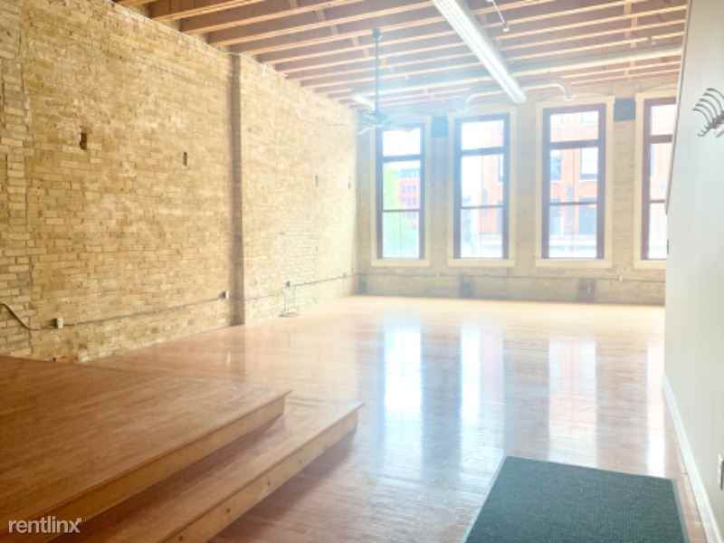 321 N Broadway - Photo 3 of 31