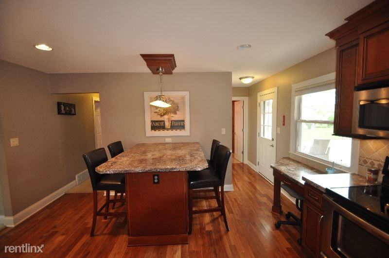 7422 W Crawford Ave - Photo 3 of 10