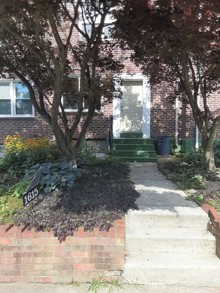 1615 Robbins Pl - Photo 2 of 16