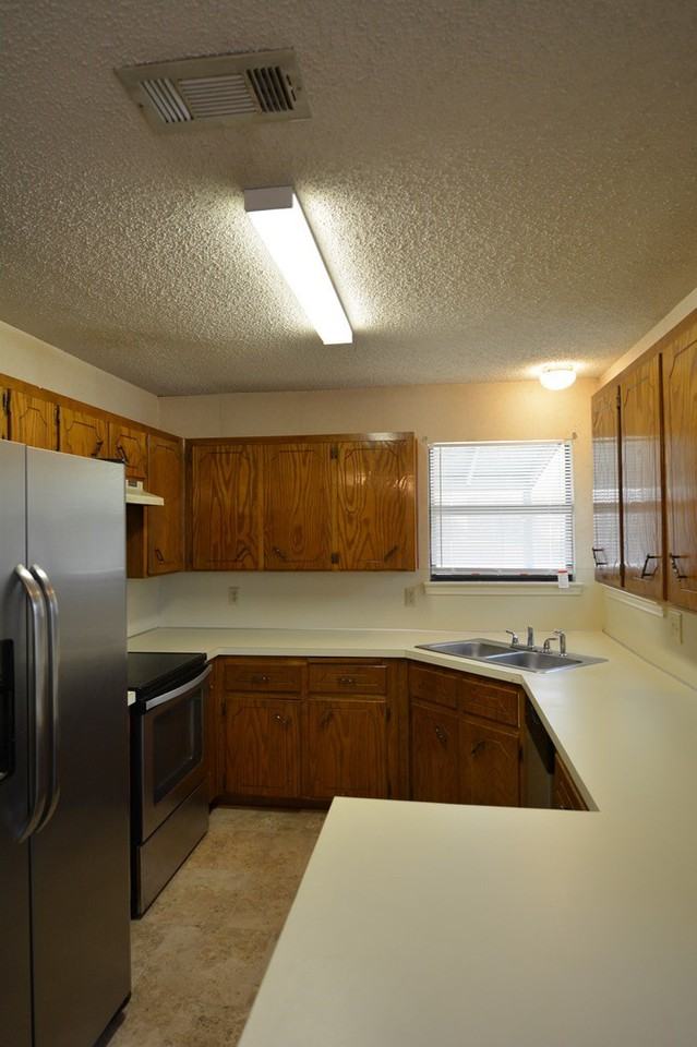 105 Nancy Dr - Photo 4 of 21