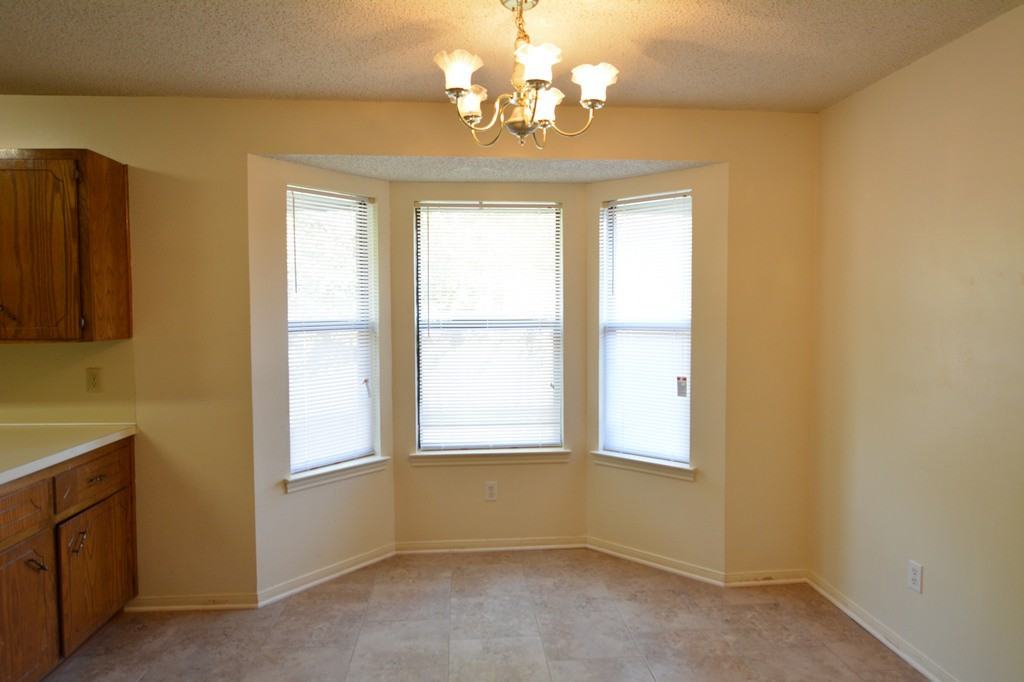 105 Nancy Dr - Photo 5 of 21