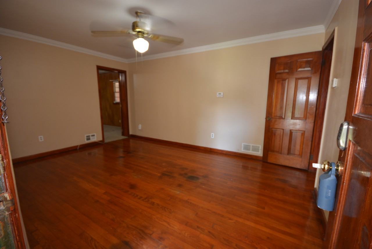 3312 Glenview Cir Sw - Photo 2 of 23