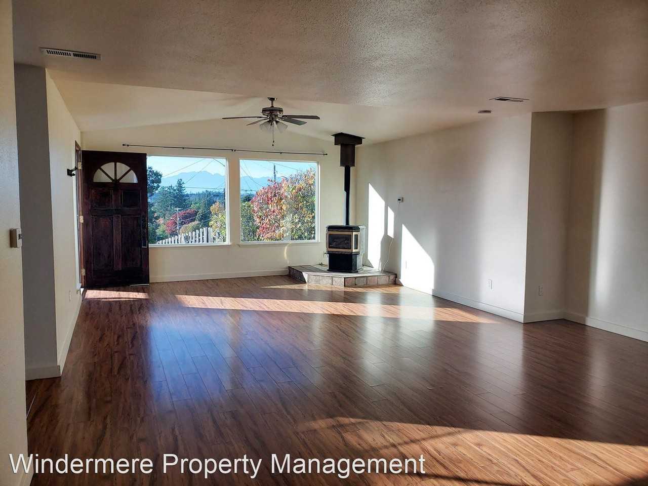 3250 Wright Ave - Photo 3 of 25