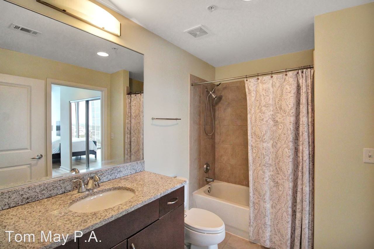 777 777 ASHLEY DR. - SKYPOINT - Photo 2 of 10