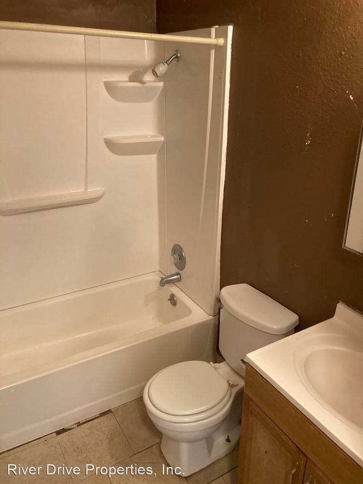 2553 Glen Ave - Photo 3 of 5