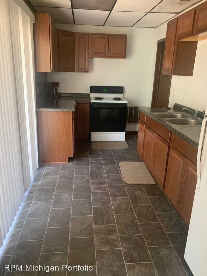 9026 4th St - Photo 2 of 7