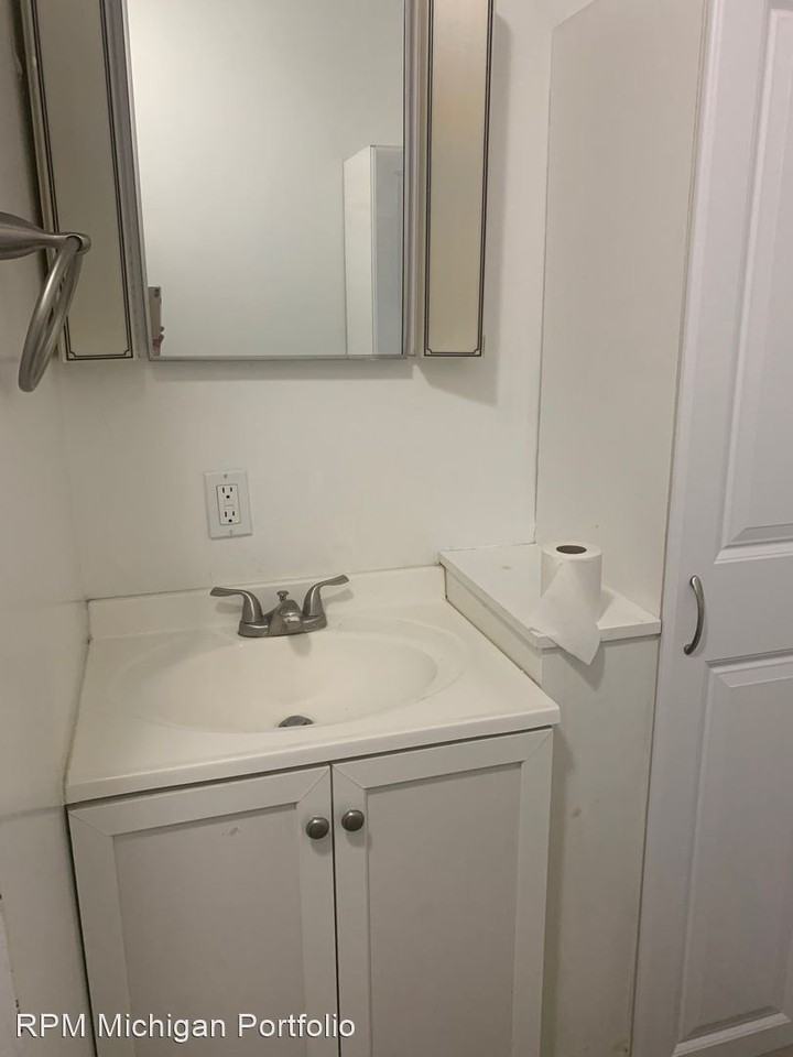 9026 4th St - Photo 3 of 7