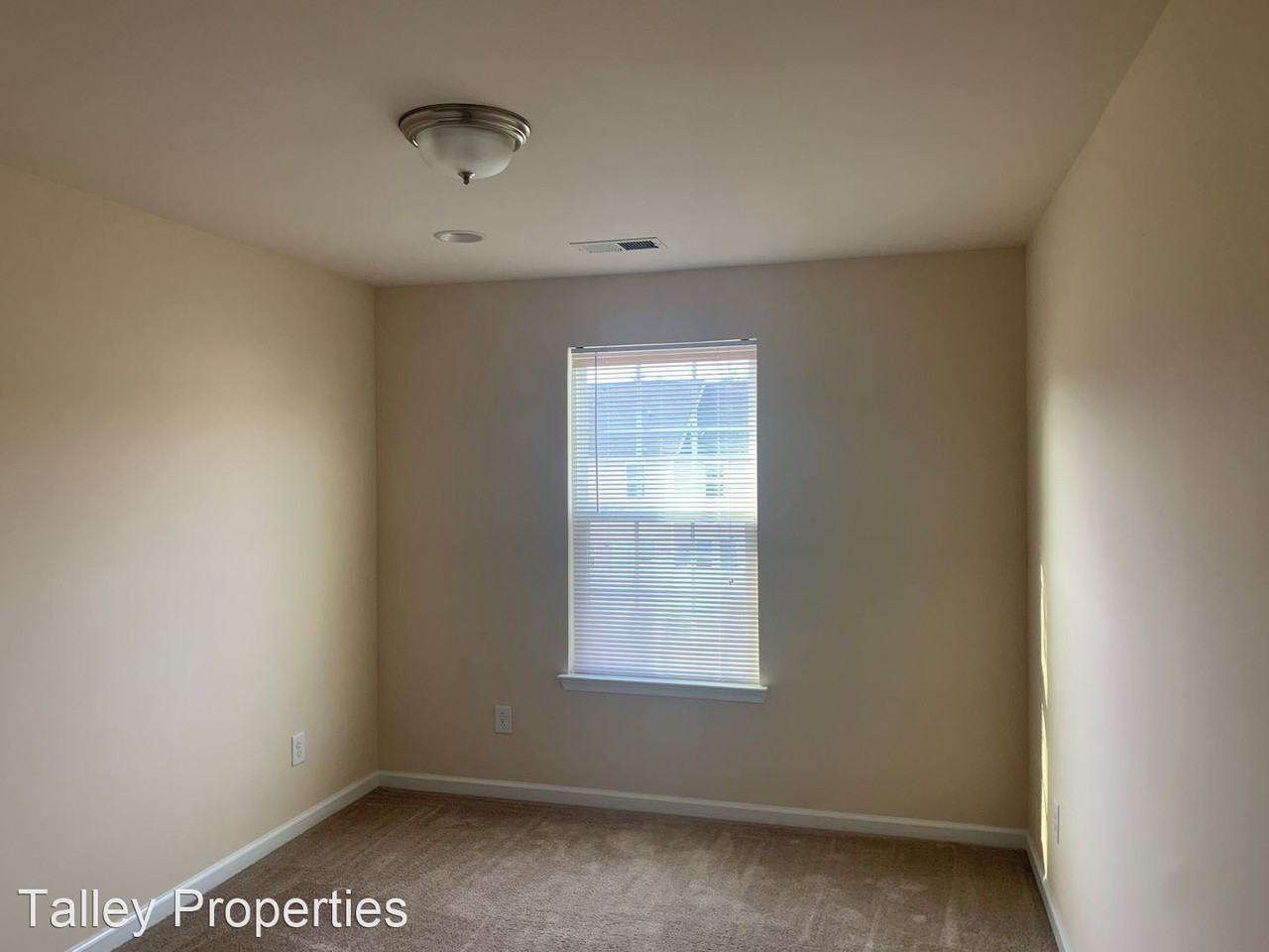 2432 Silverthorn Dr - Photo 2 of 10